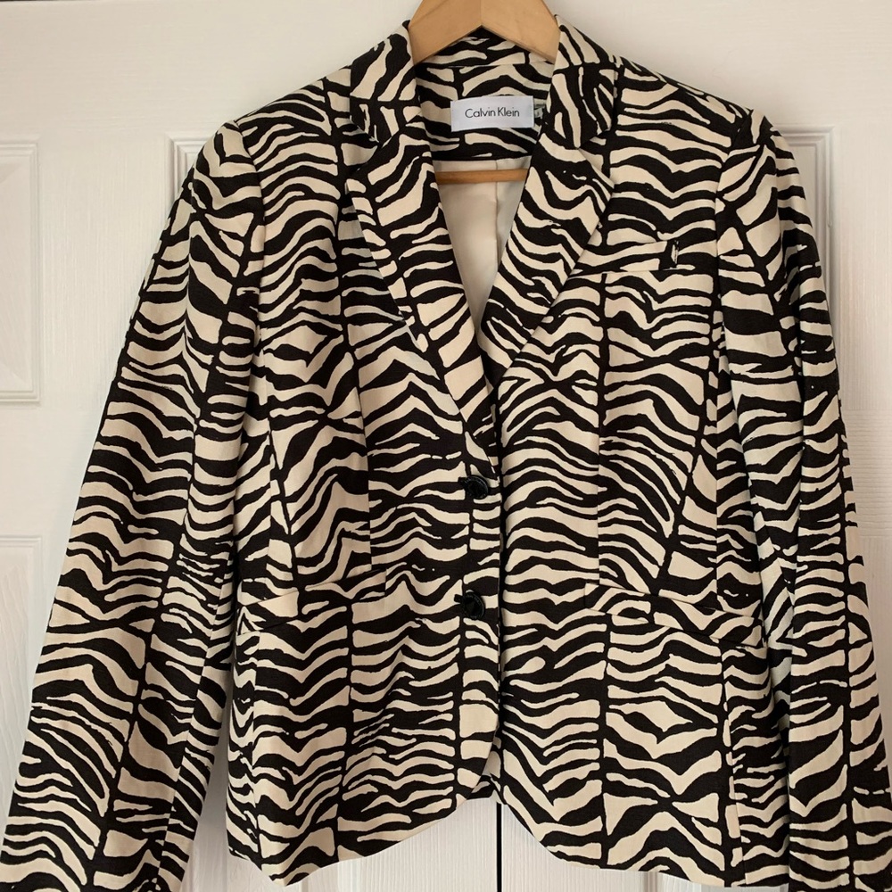 EUC Calvin Klein Zebra Print Blazer Size 6